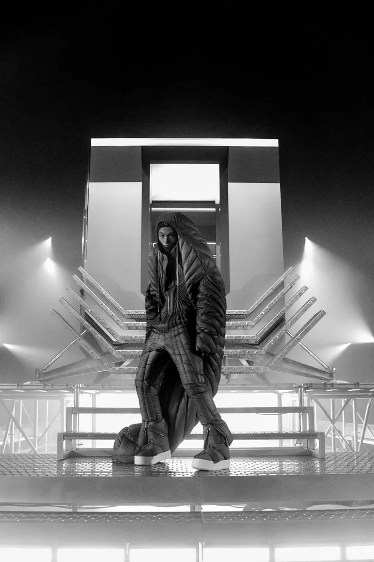 MONCLER與Rick Owens推出各種款式的羽絨外套。品牌提供