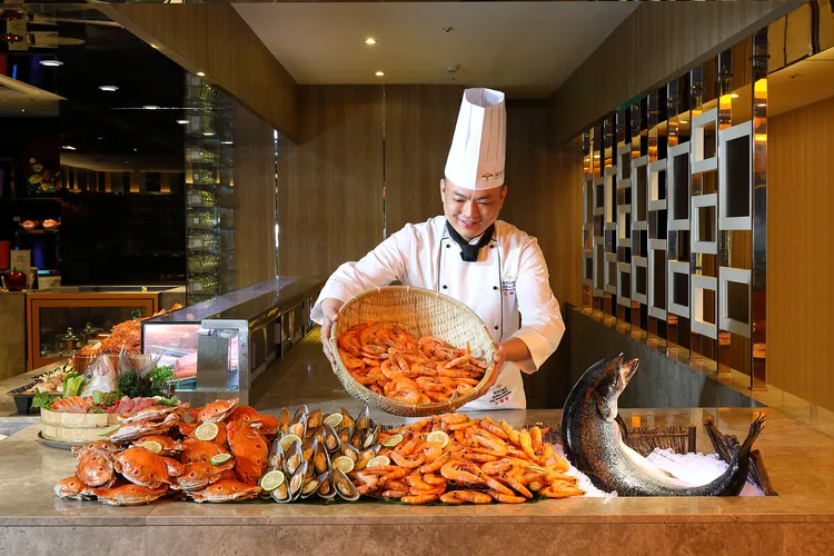 福容全新推出「美食通用券」買10送2，暢饗Buffet自助吃到飽、星級港點、日本料理。業者提供