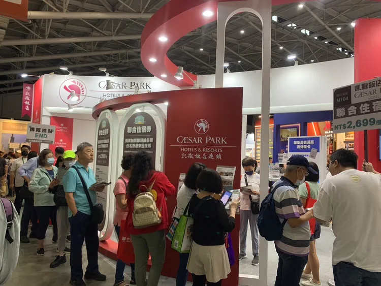 凱撒連鎖飯店旅展現場每日限時限量餐券不少民眾搶購。業者提供