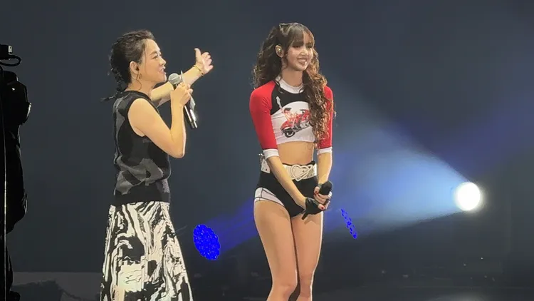 Lisa（右）萌說中文告白。讀者提供