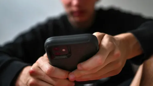 澳洲世界首例!禁16歲以下兒童用社交平台 違者罰高達10億