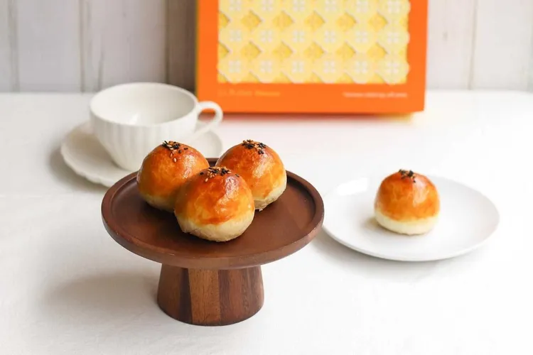 「經典蛋黃酥」售價980元（9入裝），供宅配與限現場自取。業者提供