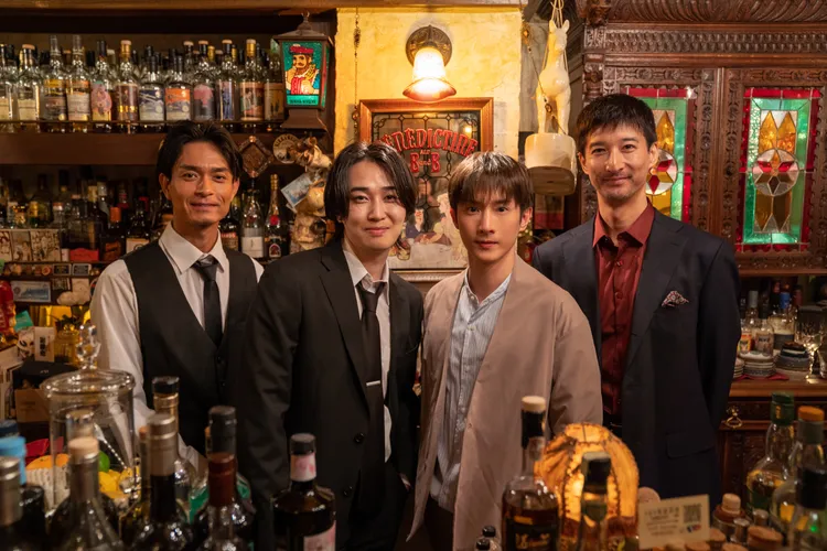 阿本（右二）為日BL劇苦練日文，獻出首次男男吻戲。mov提供