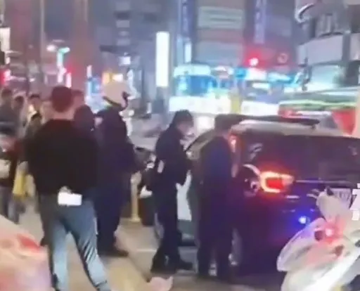 3男噴辣椒水打劫刺青店 活該逃逸遇民眾包圍!報警制伏法辦