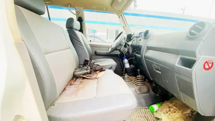 博在車上遭到保鏢貝爾埃利亞斯刺死，現場血跡斑斑。翻攝自《紐約郵報》