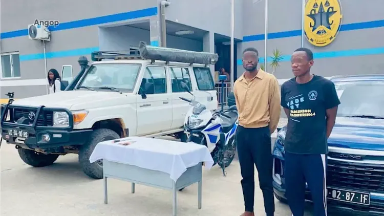 24歲保鏢貝爾埃利亞斯（左）與另一保鏢合照。翻攝自《紐約郵報》