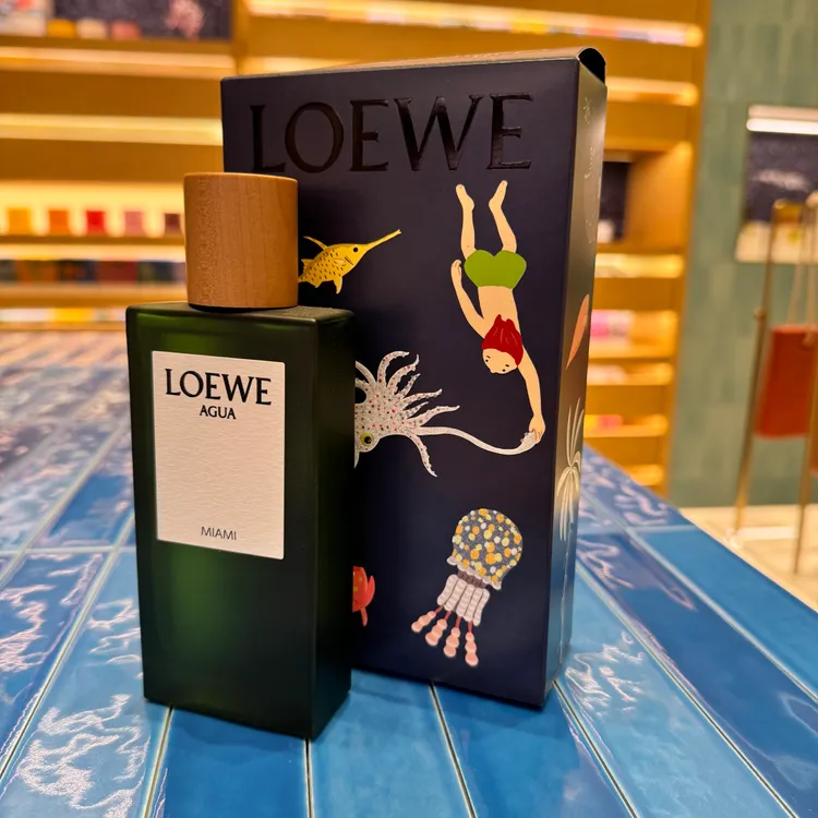 LOEWE節日系列限定包裝。張家玲攝