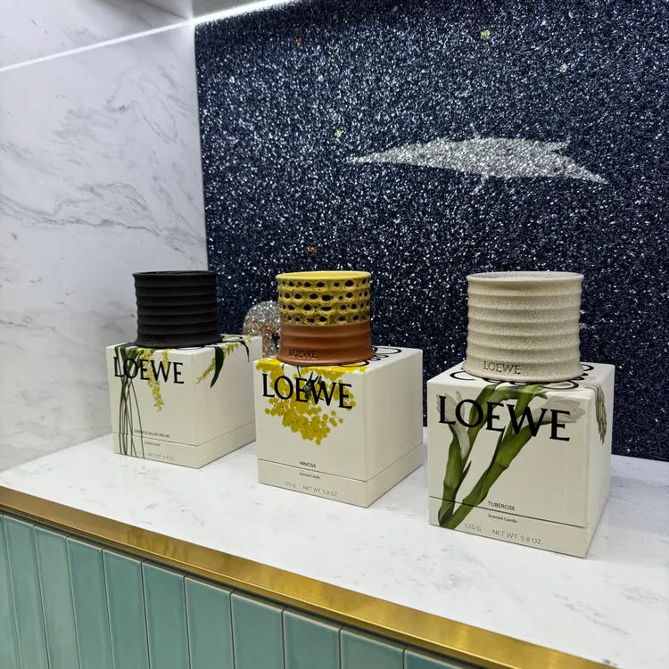 LOEWE香味質感蠟燭系列，各170g／4800元。張家玲攝