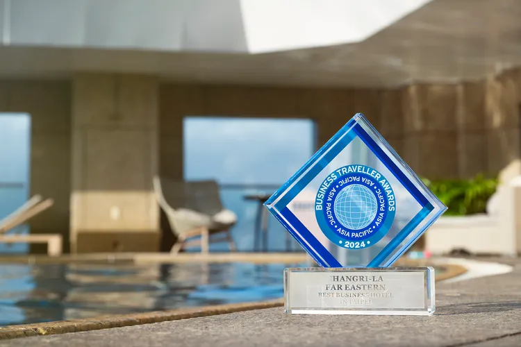 台北遠東香格里拉再創佳績，連續8年榮獲《亞太商旅雜誌》讀者評選「2024台北最佳商務飯店」。業者提供