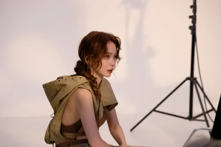 為了要在鏡頭前呈現理想的視覺效果，高宇蓁嘗試很多非日常的姿勢。鵲兒喜娛樂提供