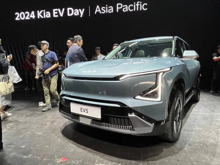 Kia EV5外觀上車頭搭配引人注目的動態燈光和極具辨識度的Star Map星圖日行燈，為車輛賦予獨特的電動車風格。林浩昇攝