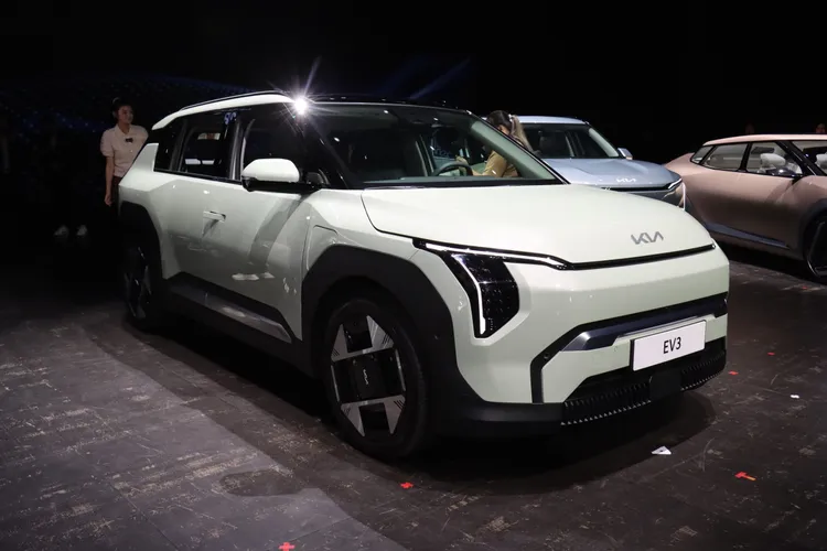 Kia EV3外型以水平式日型燈進一步定義新型Kia Digital Tiger Face，並完美融入Star Map星圖日行燈。林浩昇攝