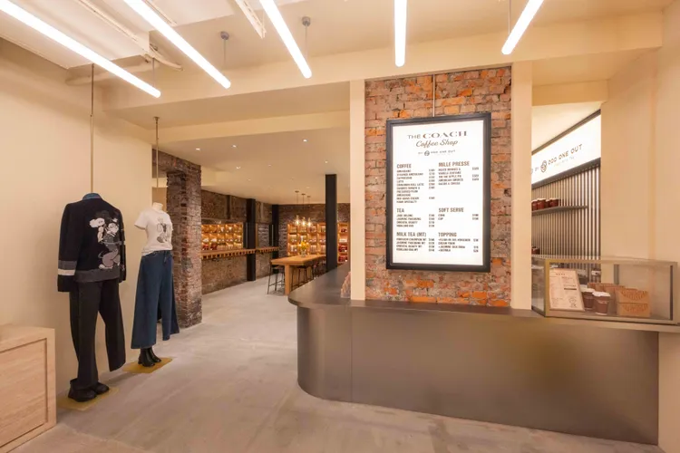 攜手台灣在地品牌Odd One Out打造「The Coach Coffee Shop」。品牌提供