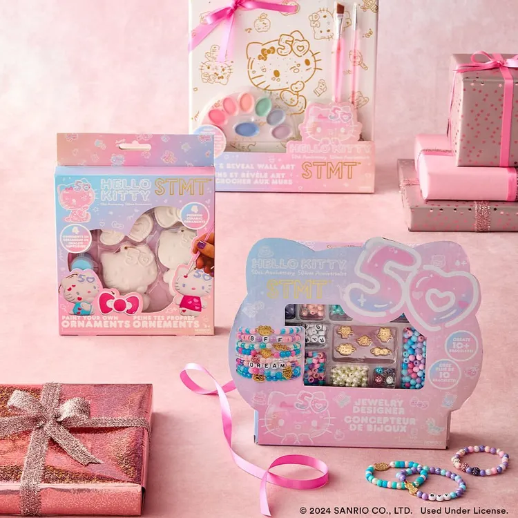 Hello Kitty推出許多50歲相關商品，讓人少女心噴發。翻攝IG@hellokitty