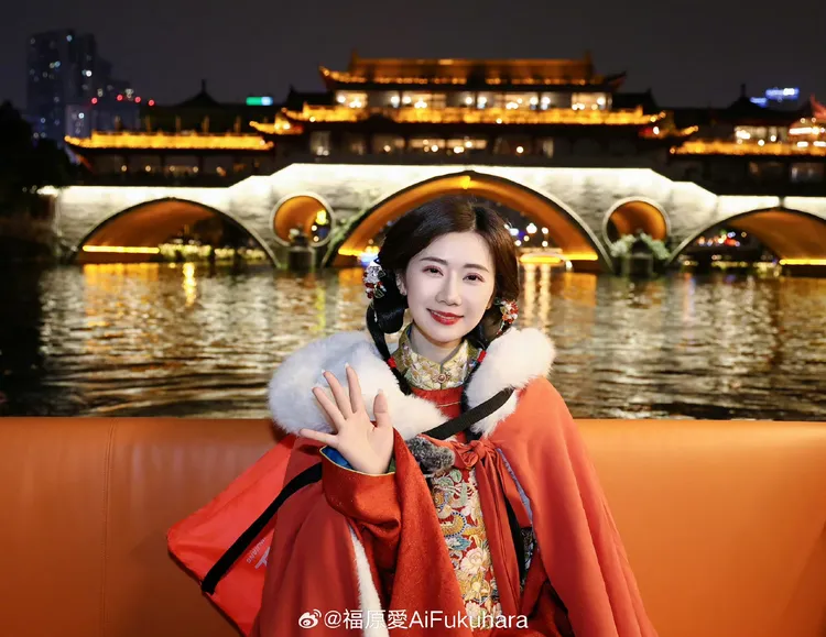 福原愛疑似拍照濾鏡太強，網友認不出，稱她像「胖版林志玲」。圖／摘自微博