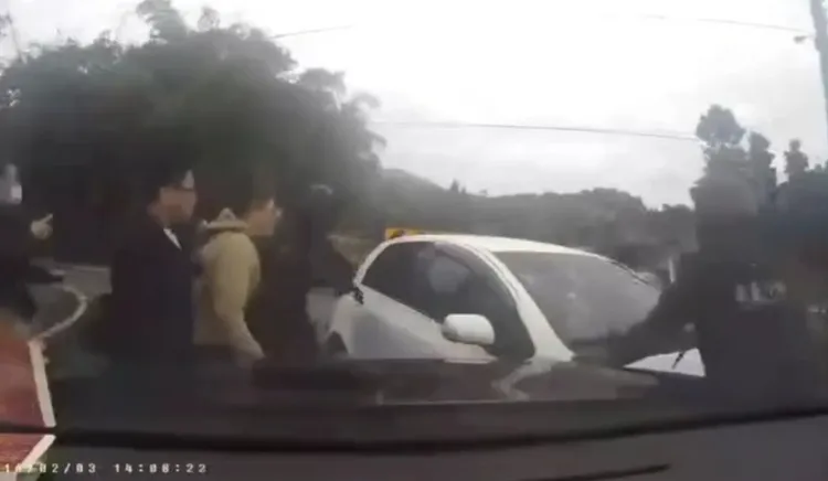 大批警力圍捕黑幫幫眾。警方提供