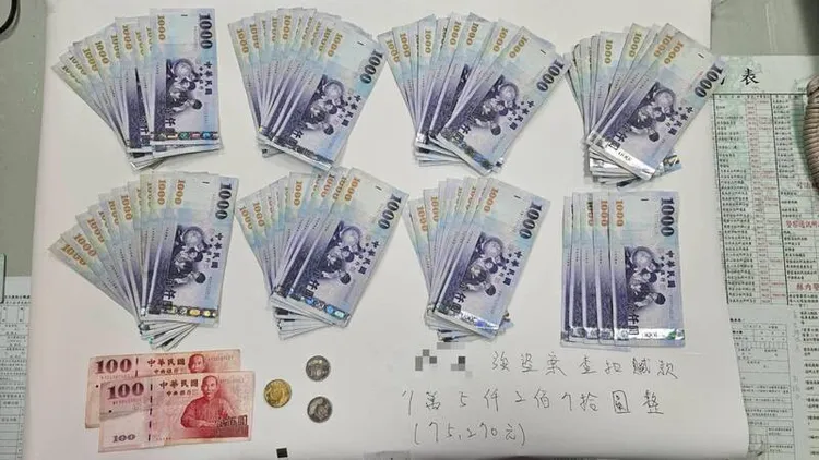 婦人剛領10萬元就被張男搶走7萬6，所幸全找回來。民眾提供