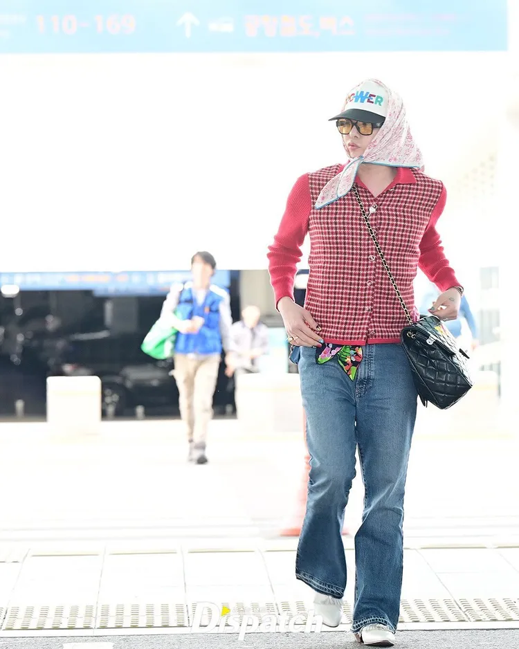 GD日前現身韓國仁川機場，飛往香港出席香奈兒大秀。翻攝Dispatch IG