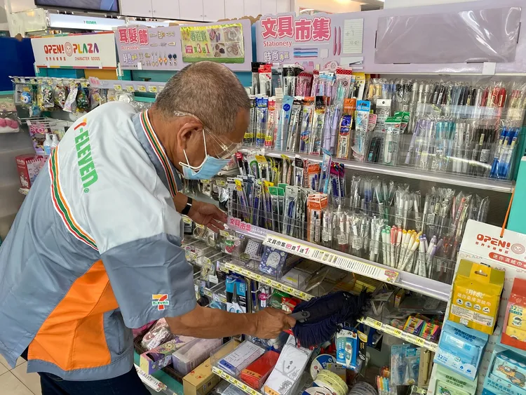 統一超商推動樂齡友善的工作環境環境，榮獲「高齡友善領袖獎」。統一超商提供