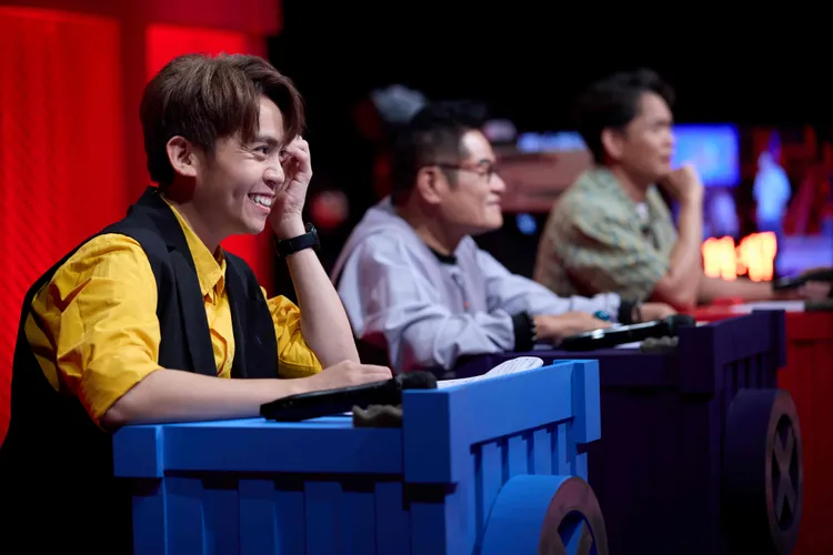 《Talk Talk秀台語》評審團。公視台語台提供