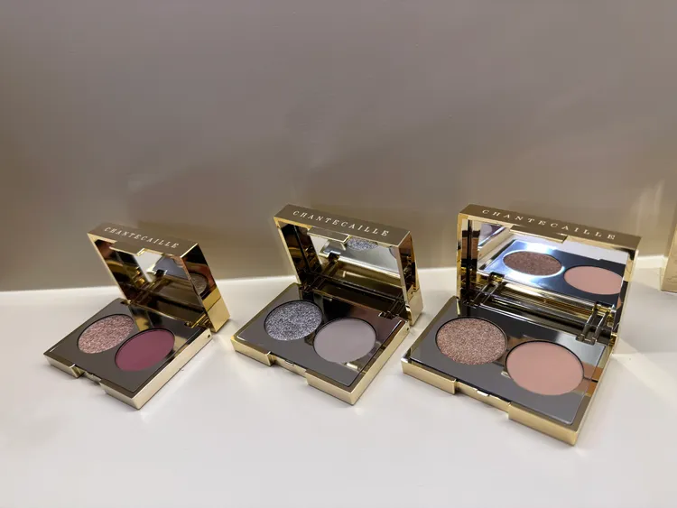金奢花園限量雙色眼彩盒，（左起） #石榴、#摩卡、#茶棕，各2500元。張家玲攝