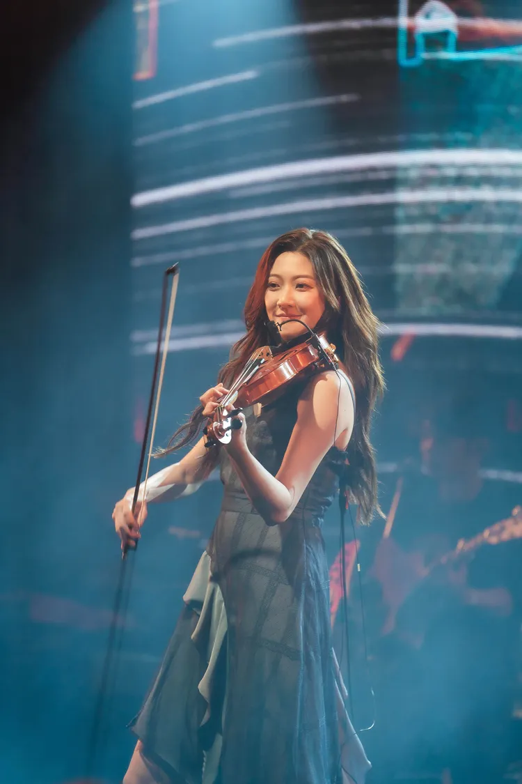 林逸欣昨晚開唱，展現樂器才能，驚艷全場。圖／鑫羽工作室提供