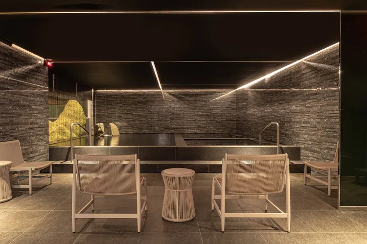 專為好友同遊設計的「好友出遊趣」住房專案，三人入住只需支付兩人的價格，11 /30前入住，可另外獲贈 3 張大眾風呂泡湯券。業者提供