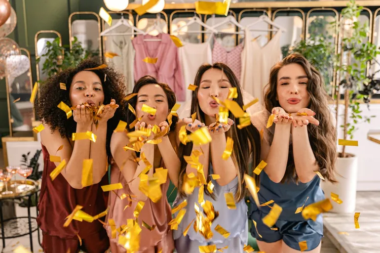 即日起至12/31參加「香遇三十 美好時光」回憶相片募集活動，有機會贏得總統套房住宿及海外飯店住宿等豐富獎品。業者提供