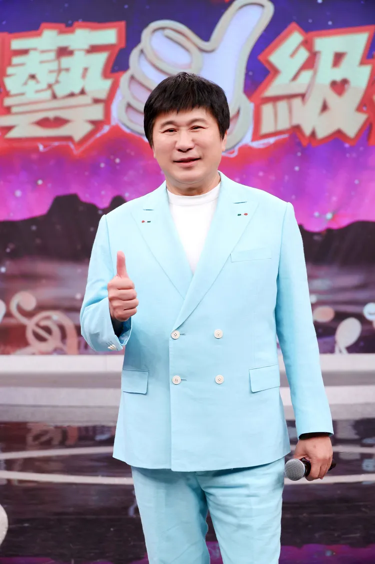 胡瓜回到中視宣傳《鑽石舞台之夜演唱會》。萬星傳播提供