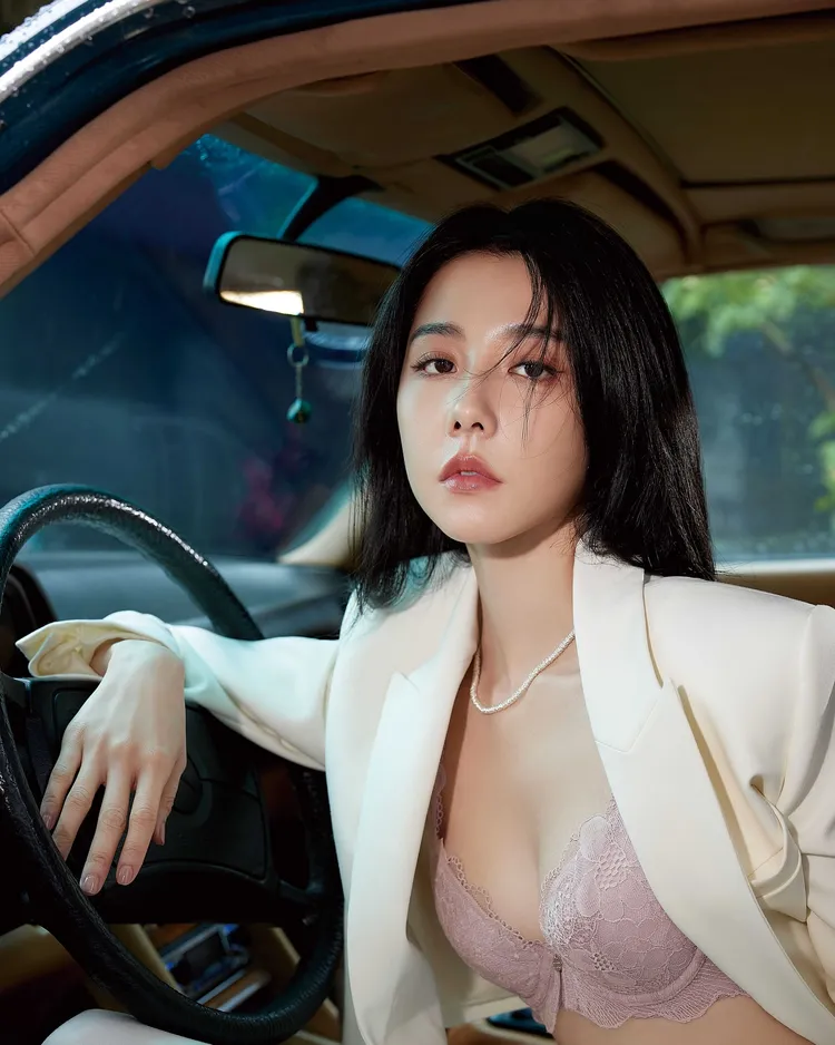 美照連發。翻攝邵雨薇臉書