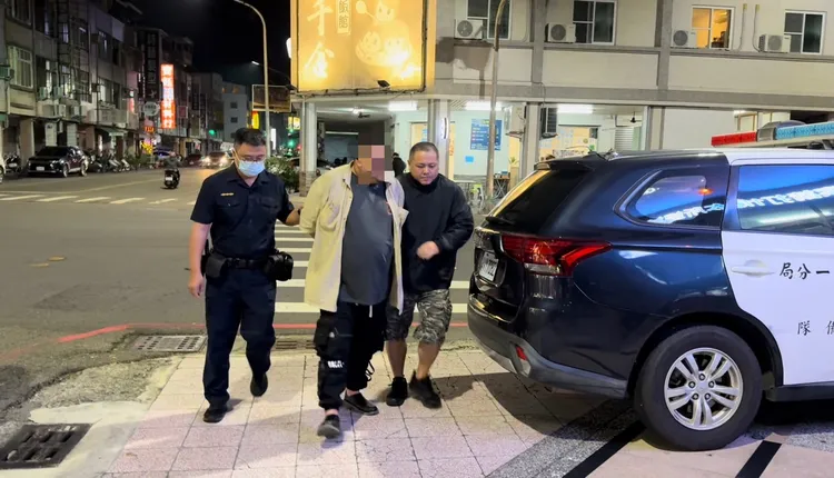 警方逮捕詐騙集團車手。翻攝畫面