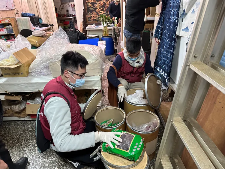 動保處查緝疑似違法輸入動物用禁藥。動保處提供