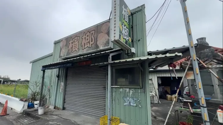 雙方人馬昨天相約在南區某家檳榔攤談判，卻意外擦槍走火。民眾提供