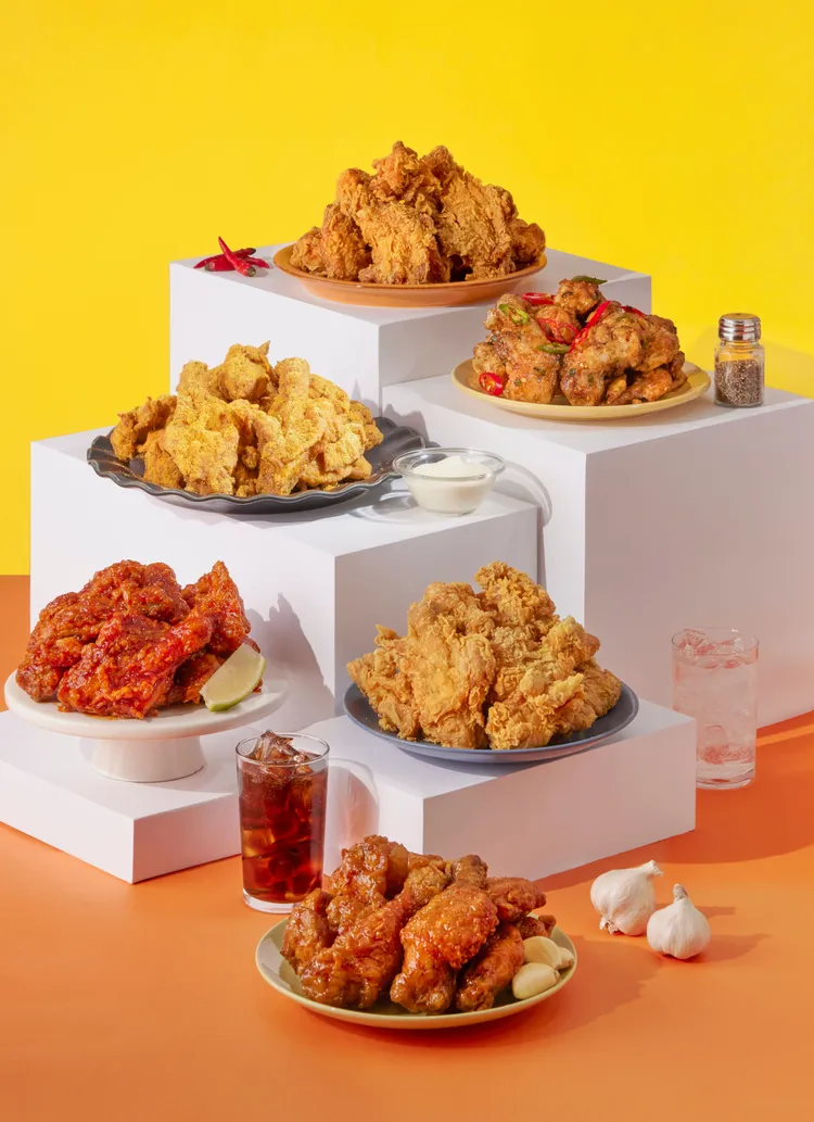 台灣BHC炸雞由橘焱胡同集團引進，首波推出的六款經典炸雞產品包括「星星炸雞」、「醬王炸雞」及「金王炸雞」，主打正宗韓式風味。業者提供