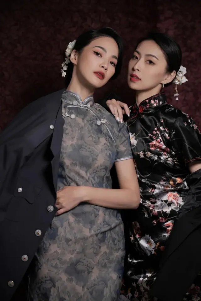 位在空軍三重一村的菁桐照相館，2樓提供旗袍租借、造型妝髮服務。菁桐照相館提供