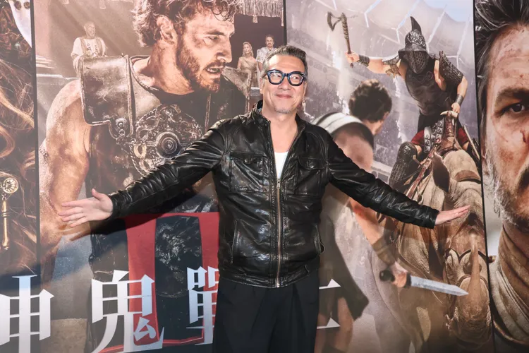 黃仲崑。莊宗達攝