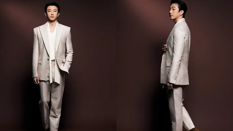 懷秋穿著BALMAIN 2024早秋系列白金單釦鑲飾迷宮緹花西裝套裝。品牌提供