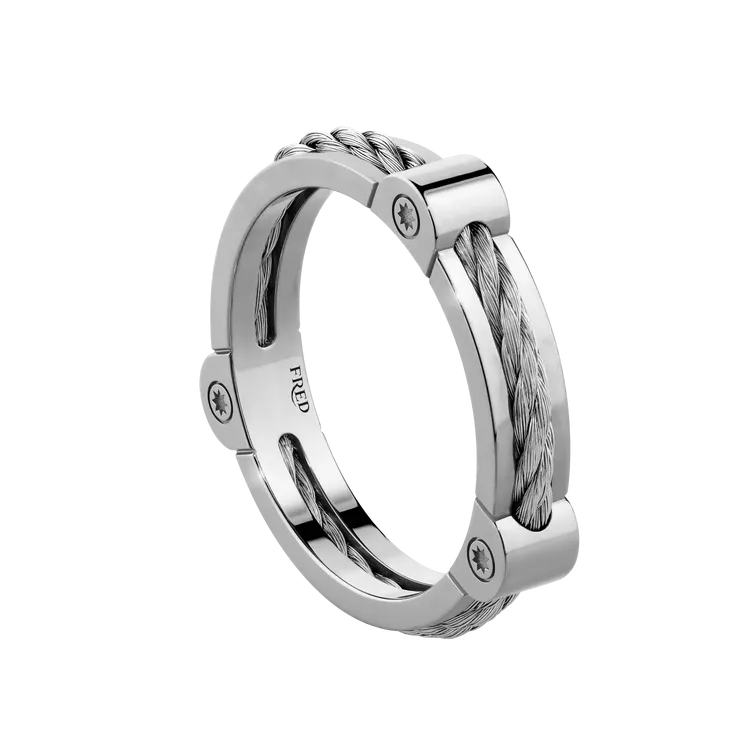 FRED Force 10系列Winch戒指，18K白金及精鋼。品牌提供