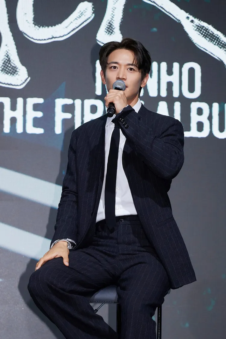 珉豪透過媒體向隊友喊話，「你們這些傢伙，給我聯絡一下」。SM Entertainment提供