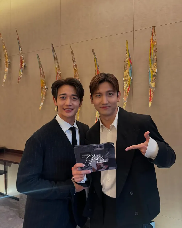 昌珉（右）特地從日本趕回去力挺，擔任珉豪的發片記者會主持人。翻攝昌珉IG