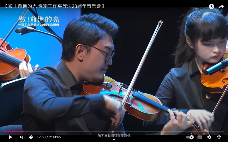 許銘春辦公室公布音樂會全程，證明邀請高雄在地三個音樂團體演出，許銘春只唱10分鐘，不是個唱。翻攝畫面