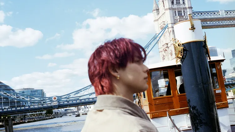 泰國男神Bright漫遊泰晤士河。品牌提供