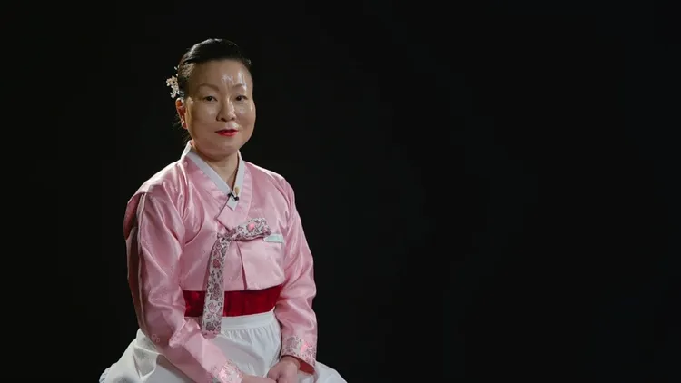 《黑白大廚》「阿姨無菜單料理一號」當天不在餐廳裡。翻攝Netflix