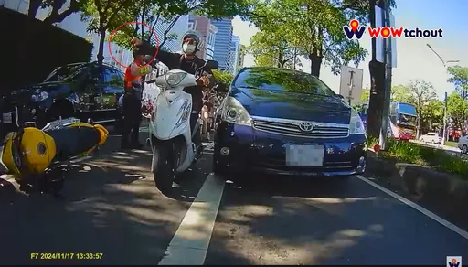 台中騎士不滿車禍擁塞「對警比倒讚」 下秒悲劇!網酸:比給自己