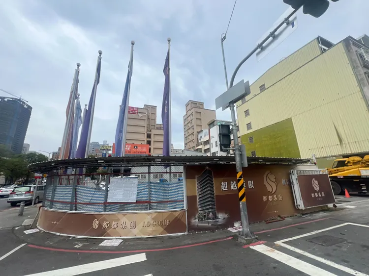 凹子底公園首排土地十分稀缺，目前郡都在興建自用型商辦。葉家銘攝