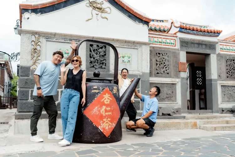 郭泓志（左起）、莎莎、乱彈阿翔、姚元浩等澎湖出外景。好看娛樂提供