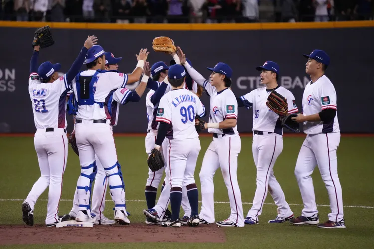 中華隊旗開得勝。   彭欣偉攝