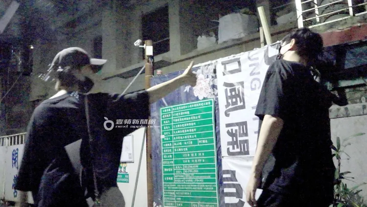 蔡淑臻突然對185男比起大拇哥稱讚。特勤中心攝