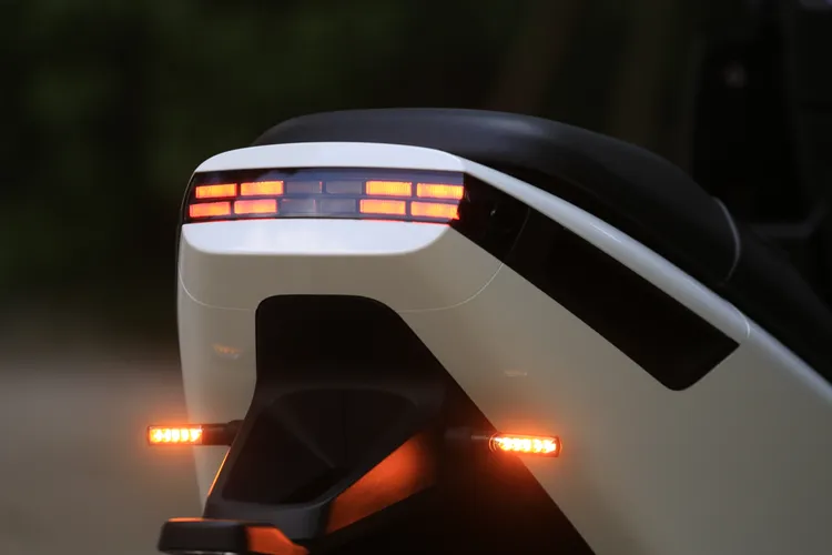 Gogoro Pulse 出眾的外觀設計細節，既能在群體中脫穎而出，又在低調中散發獨特的魅力。林浩昇攝