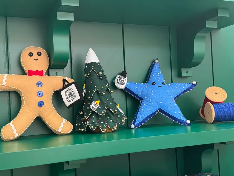 旗艦店限定限量Lucy Sparrow吊飾，各5600元。張家玲攝